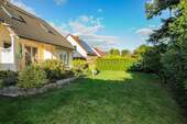 gemütlicher Garten umgeben von hohen Hecken - 5 Zimmer Einfamilienhaus in Dresden