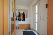 Eingangsbereich mit Windfang - 