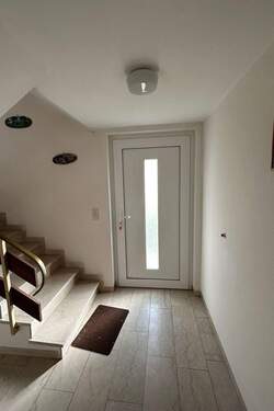 Hauseingang - 3 Zimmer Einfamilienhaus zum Kaufen in Hengersberg