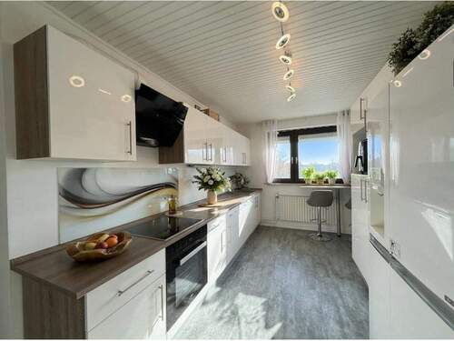 Einbauküche mit Vorratsraum - 