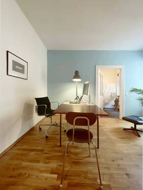 Wohnzimmer / Arbeitszimmer mit Esstisch / Schreibtisch - 