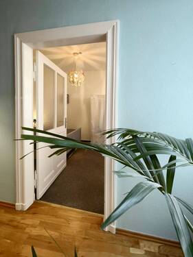 Blick vom Wohnzimmer ins Schlafzimmer - 