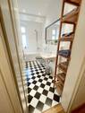 Badezimmer mit Duschwanne - 