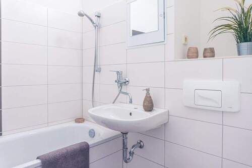 Bad Vergleichswohnung - 1 Zimmer Etagenwohnung in Chemnitz