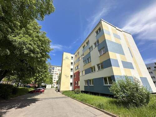 Hausansicht - Etagenwohnung mit 28,60 m² in Chemnitz zur Miete