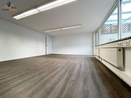 Büro 1 - Büroräume mit sehr guter Infrastruktur suchen neuen Mieter!