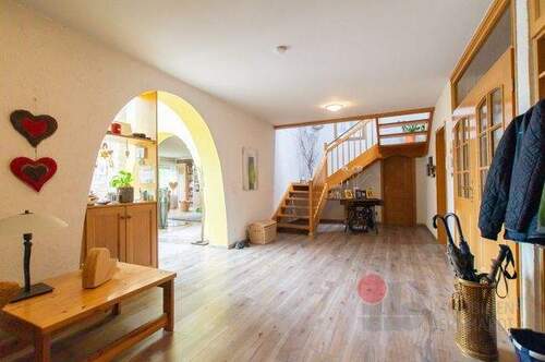 Diele im Erdgeschoss - 7 Zimmer Einfamilienhaus zum Kaufen in Eichstätt / Landershofen