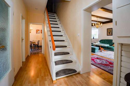 Treppe zum Obergeschoss - Einfamilienhaus mit 152,70 m&sup2; in Berlin / Mahlsdorf-Süd zum Kaufen