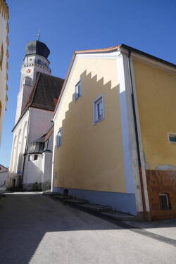 Seitenansicht - 1 Zimmer Mehrfamilienhaus, Wohnhaus zum Kaufen in Bad Griesbach