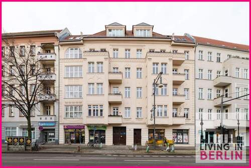 Ansicht Vorderhaus - Stilvoller Altbau mit Potenzial: 1-Zimmer-Wohnung mit Option zur 2-Zimmer-Gestaltung!