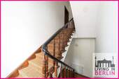 Treppenhaus - 2 Zimmer Etagenwohnung in Berlin