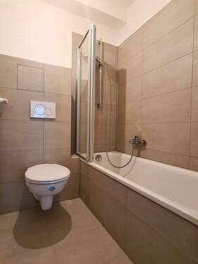 Neues, modernes Badezimmer - 