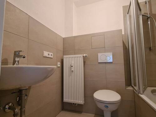 Neues, modernes Badezimmer - 