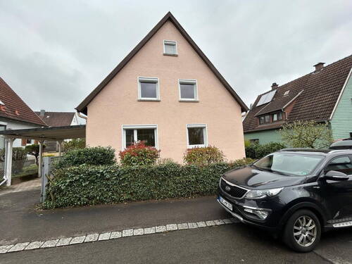 Hausansicht Eingangsbereich - 5 Zimmer Einfamilienhaus zum Kaufen in Böblingen