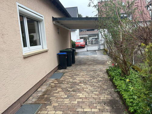 Carport u. Einfahrt - 
