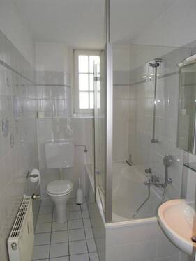 Badezimmer - Etagenwohnung mit 75,00 m&sup2; in Düsseldorf zum Kaufen