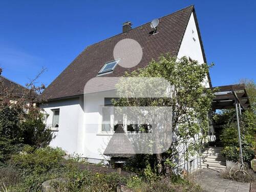 Titelbild - Zentrale Lage und großer Garten...Kleines Einfamilienhaus in Eschenau