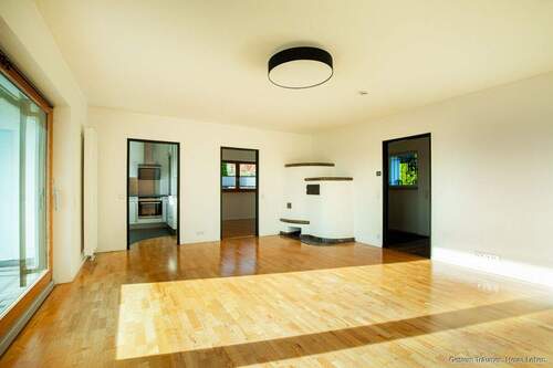 Wohn- und Esszimmer mit Kachelofen - 