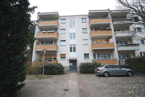 Hausansicht - Hauptstadtmakler-Bezugsfreie Wohnung mit KFZ-Stellplatz in Top Lage
