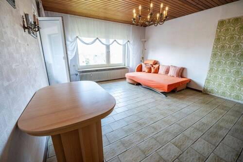 OG: Vielseitig nutzbares Zimmer für Ihre individuellen Wohnideen - 