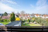 OG: Terrasse mit Blick ins Grüne – der ideale Start in den Tag - 
