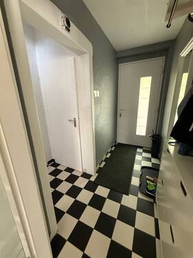 Flur - 7 Zimmer Einfamilienhaus zum Kaufen in Saarlouis