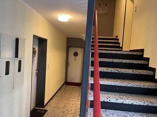 Treppenhaus - 3 Zimmer Etagenwohnung zum Kaufen in Bonn