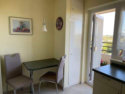 Essküche mit Ausgang zum Balkon 1 - 3 Zimmer Etagenwohnung in Lahr/Schwarzwald