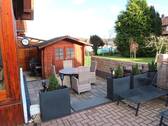 Terrasse mit Gartenhaus - 