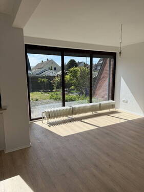 Wohnzimmer mit Gartenblick - 4 Zimmer Reihenmittelhaus in Delmenhorst