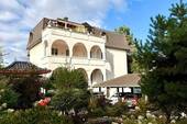 Wunderschöne großzügige Altbauwohnung - Wunderschöne, großzügige Altbauwohnung! Großer Balkon-toller Schnitt-zentral gelegen