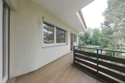 Balkon mit Blick ins Grüne - 