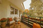 Balkon mit Blick ins Grüne (mit KI visualisiert) - 