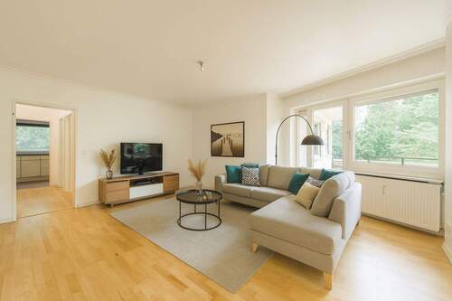 Helles Wohnzimmer (mit KI visualisiert) - Etagenwohnung mit 100,00 m² in Berlin-Lankwitz zum Kaufen