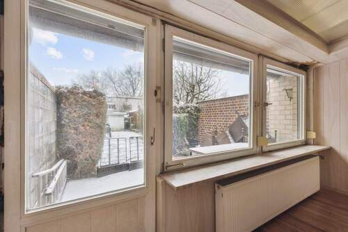 Wintergarten und Blick auf Terrasse - 