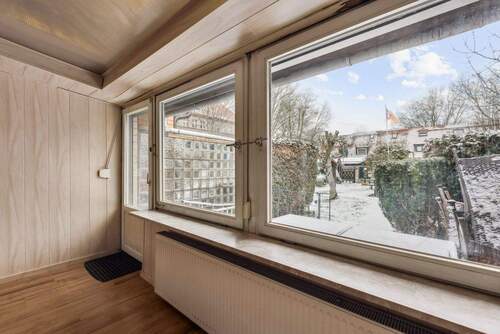 Wintergarten und Blick auf Terrasse - 