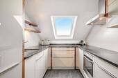 Hochwertige Einbauküche. - Etagenwohnung mit 93,20 m&sup2; in Gilching zum Kaufen