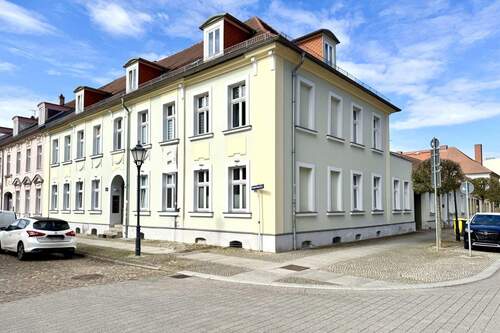 Straßenansicht - 2 Zimmer Mehrfamilienhaus, Wohnhaus zum Kaufen in Neuruppin