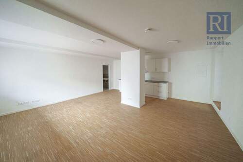 Wohn- und Schlafzimmer - 1 Zimmer Etagenwohnung zum Kaufen in Würzburg