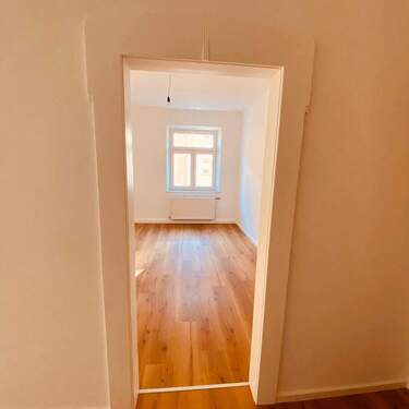 Flur - Etagenwohnung mit 93,00 m² in Augsburg zur Miete