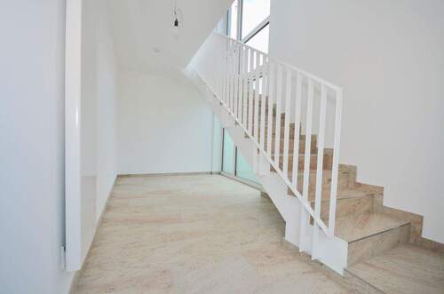 Eingangsbereich EG - 5 Zimmer Mehrfamilienhaus, Wohnhaus zur Miete in Neu-Isenburg