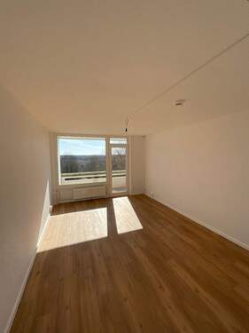 Wohnzimmer - Sanierte 2 Zimmer Wohnung im Herzen von Mettenhof.