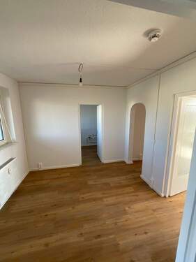 Flur 1 - 2 Zimmer Etagenwohnung zur Miete in Kiel