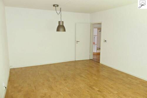 Wohnzimmer Bild II (vor Einzug des Mieters) - 