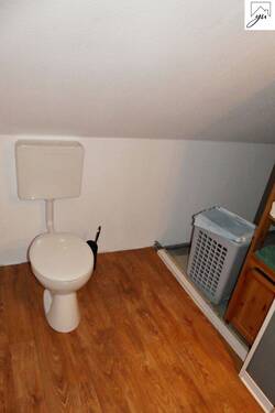 WC im DG (vor Einzug des jetzigen Mieters) - 