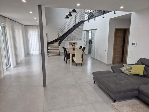 Bild 4 - Einfamilienhaus mit 244,00 m² in Binningen zum Kaufen