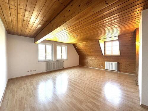 Wohn- / Esszimmer - 