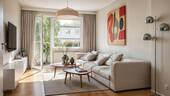 Beispiel Wohnzimmer - Eigennutz mit Weitblick: Gepflegte Wohnung mit Balkon nahe Kiehlufer für unter 300.000 € sichern