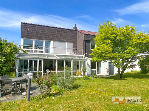 Ansicht vom Garten - Stilvolles Einfamilienhaus mit wundervollem Garten in bester Aussichtslage von Göppingen Reusch!