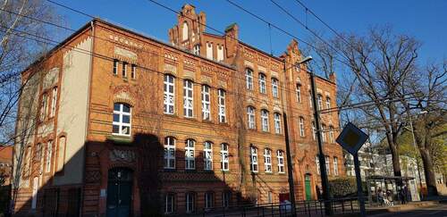 Die Gesamtschule in 300m Entf. - 